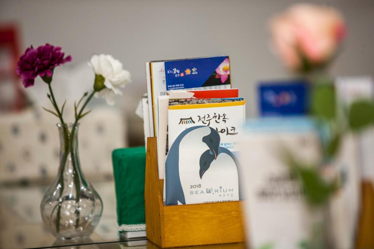 24 Guesthouse Jeonju Buitenkant foto